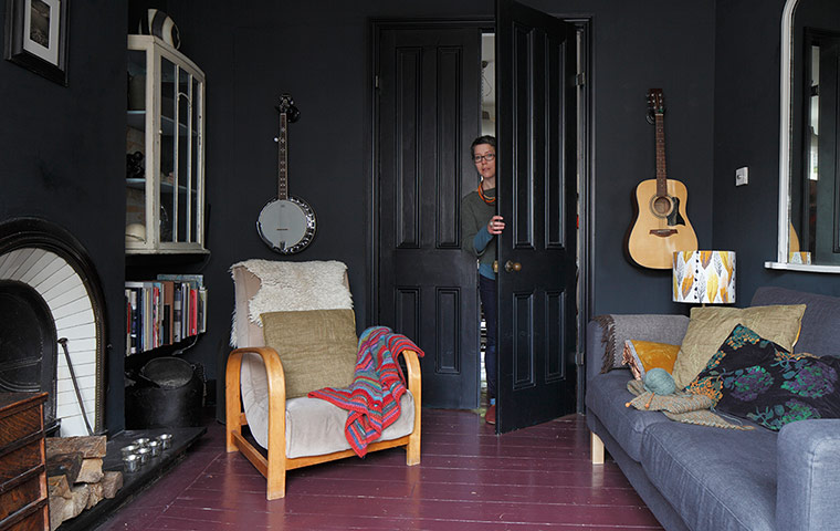 Space gallery: Living room with painted floorboards