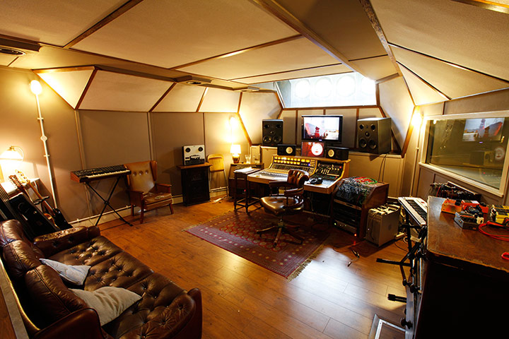 Music Studios: Lightship95 studio in London Music Studios