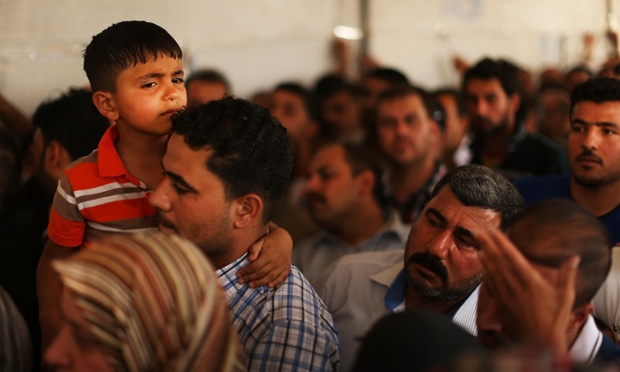 Hundreds of Iraqis wait to register.