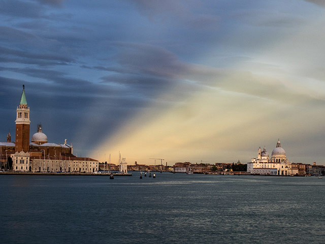Your Pictures: Lit up sky in Venice