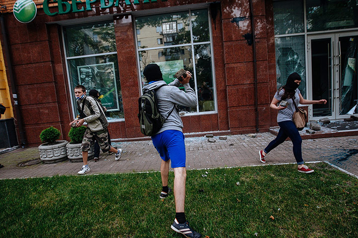 20 Photos: People throw bricks at the windows of Russia bank Sberbank in Kiev
