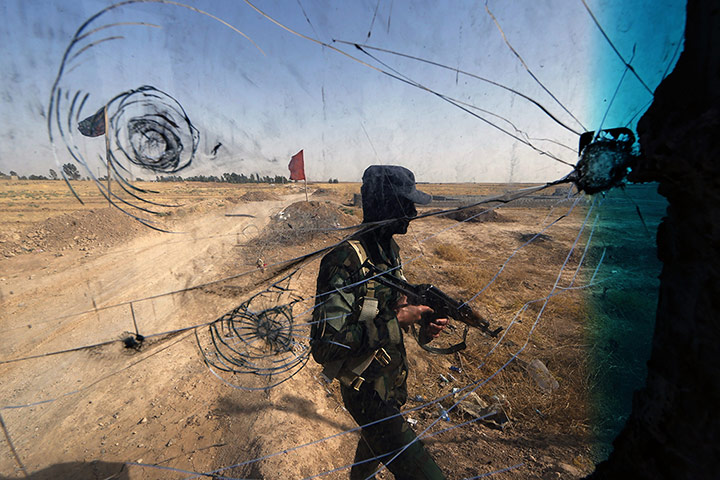 20 Photos: Iraqi Turkmen forces patrol a checkpoint