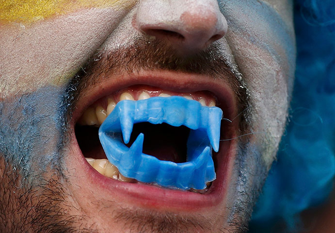 where's luis: A Uruguay fan bares his teeth