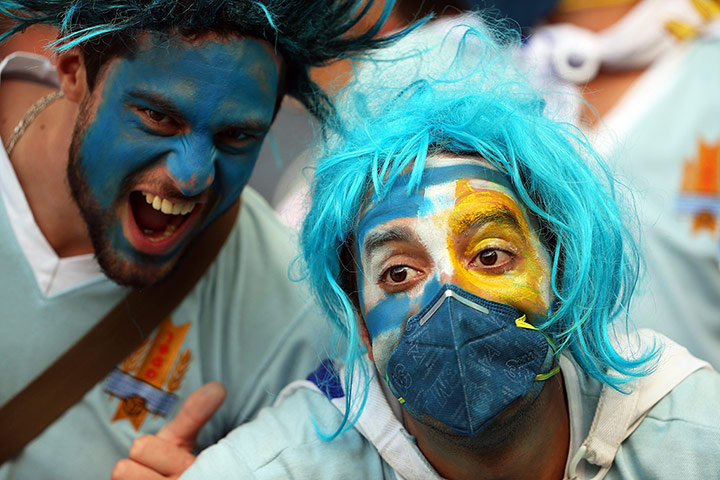 where's luis: Uruguay fans