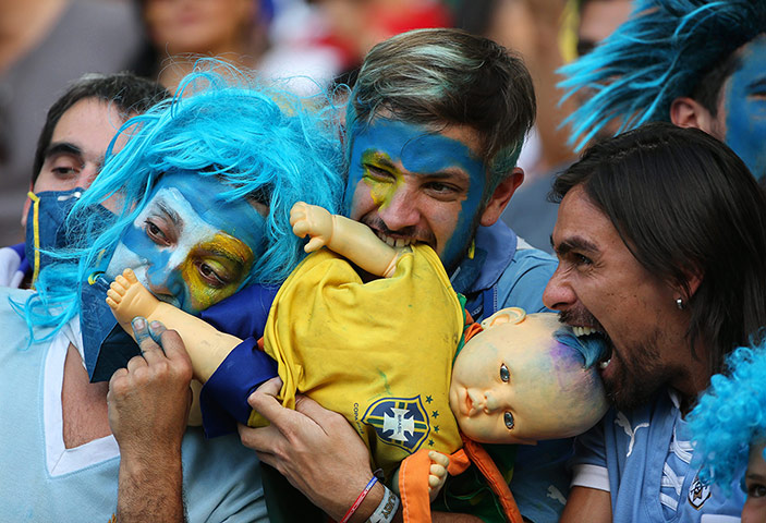 where's luis: Uruguay fans