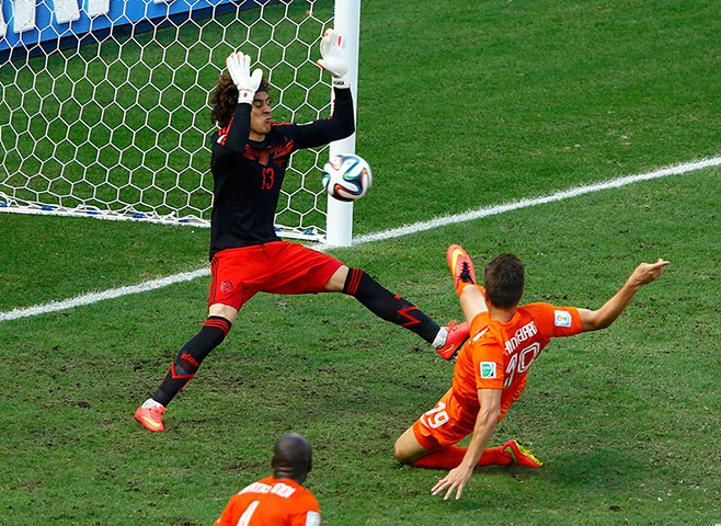 sport--: Mexico's goalkeeper Guillermo Ochoa