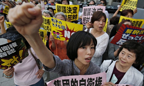 Japanese people ptotest at constitution change