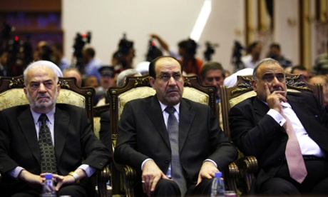 Do primeiro-ministro do Iraque, Nouri al-Maliki, ladeado pelo ex-primeiro-ministro Ibrahim al-Jaafari, à esquerda, e do Iraque, o vice-presidente Adel Abdul-Mahdi.