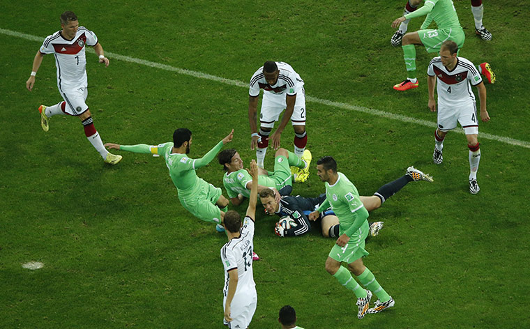 belo horizonte germany: Germany's goalkeeper Manuel Neuer (C) ma