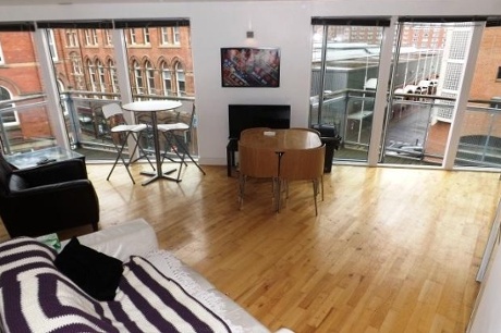 City centre living spread across three rooms is on offer in Leeds for £167 a week. From its fourth-floor location you can watch the world go by from either of the two balconies, or sit inside and gaze out of the floor-to-ceiling windows. You don't get a separate kitchen for that money, so you will have to keep on top of teh washing-up. It's at the heart of the city, less than half a mile from the station. Brigfords, 0113 4270131 http://www.zoopla.co.uk/to-rent/details/29592077?search_identifier=eea4d3a9d47dc3c3ac497f1ed609f7c3