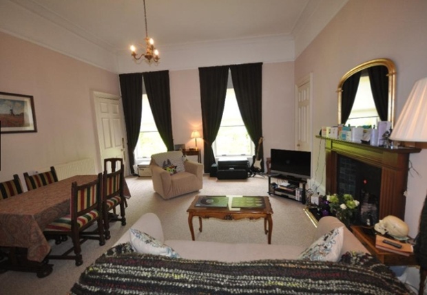 Just over 10 minutes' drive from Glasgow city centre in Kelvinside lies this one-bedroom apartment in a converted period villa. For £167 a week you get a large characterful, lounge, a separate kitchen and a sizeable bedroom. The layout is a little quirky, with the rooms all off the hallway and the kitchen next to the bedroom - worth bearing in mind before you cook anything too fragrant. There's private parking and it's fully-furnished. Clyde Property, 0141 381 2196 http://www.rightmove.co.uk/property-to-rent/property-46410626.html