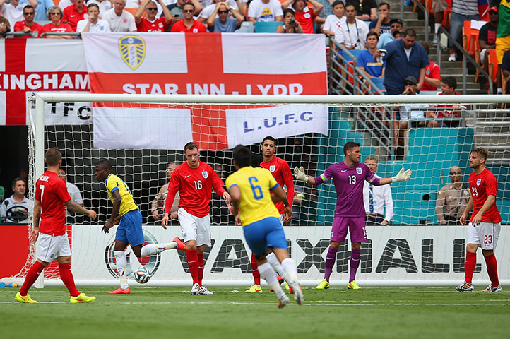 England v ecuador: Enner Valencia scores