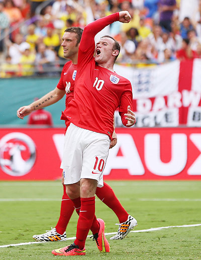 England v ecuador: Rooney celebrates