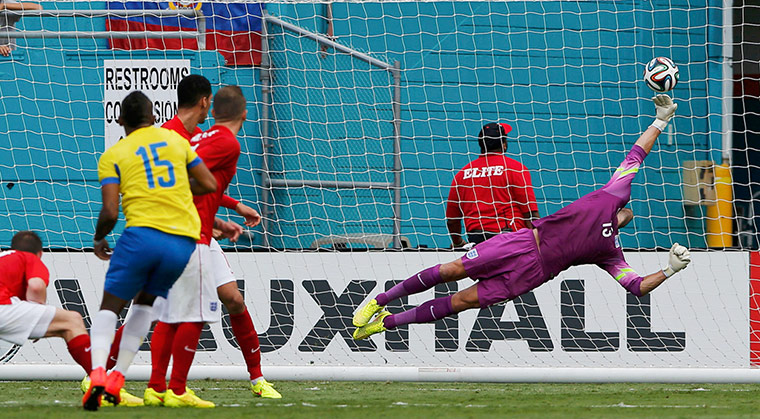 England v ecuador: Ecuador's Arroyo scores against England 