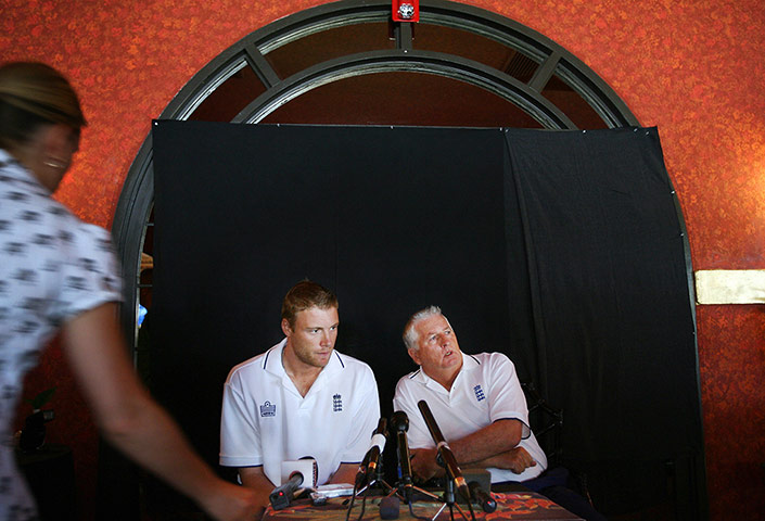 Flintoff gallery: England coach Duncan Fletcher sits beside Andrew Flintoff 