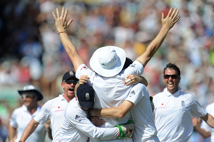 flintoff gallery: Flintoff celebrates
