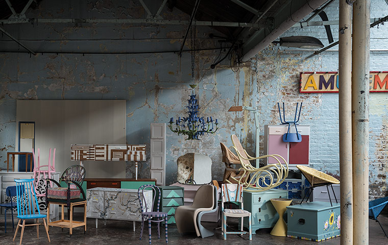 Upcycling Gallery: Warehouse with vintage furniture