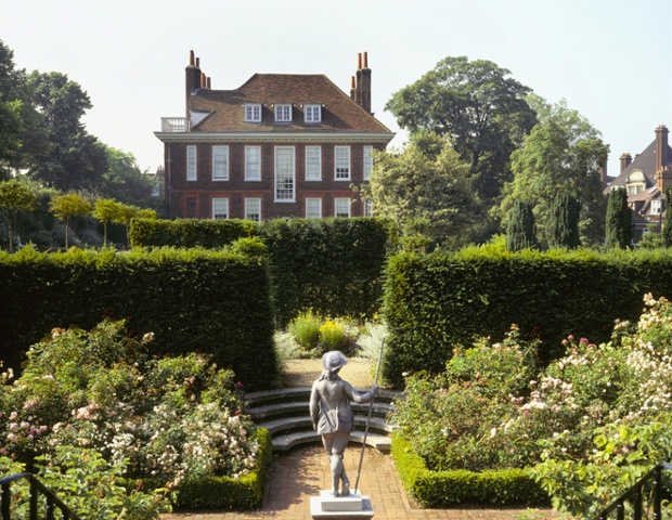 Fenton House Garden, Hampstead, is a walled enclosure built in the 17th century. The upper and lower levels include formal walks, a herb garden and an historic orchard withmore than 30 varieties of English apples