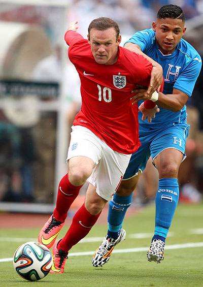 england v honduras: Wayne Rooney attempts to show Emilio Izaguirre a clean pair of heels