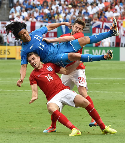 england v honduras: Honduras midfielder Roger Espinoza 