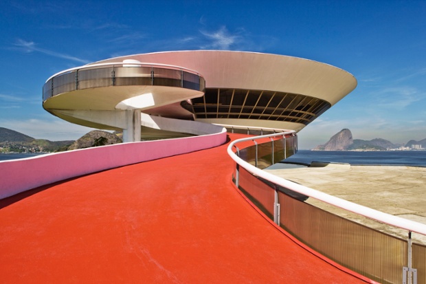 Oscar Niemeyer’s futuristic modern art museum 