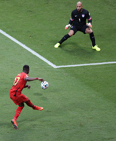 belgium v usa: Tim Howard saves