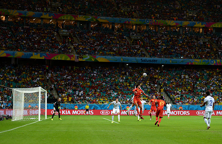 belgium v usa: Omar Gonzalez clears his lines despite the pressure of Marouane Fellaini