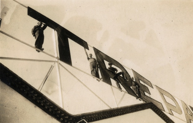 AR-127-4346-THA. Toned silver gelatine print, c.1935.