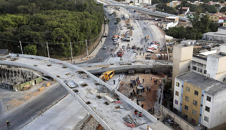 20 Photos: Rescue workers at a bridge that collapsed in Belo Horizonte