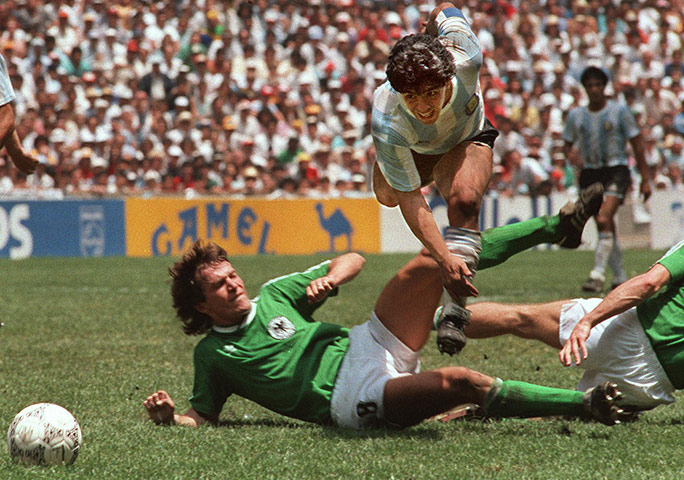 1986 world cup final: Maradona evades tackle