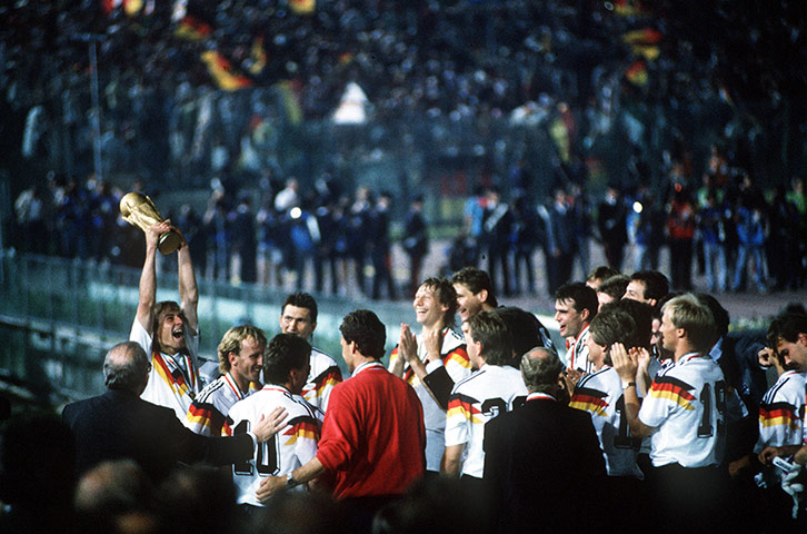 1990 world cup final: Germany with trophy