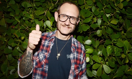 terry richardson thumbs up