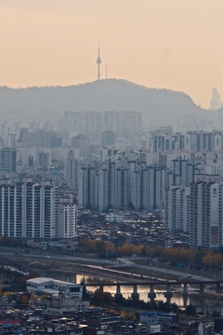 3 Bonghwasan (Bonghwasan) – A view across the city from Bonghwa Mountain, with Nam Mountain and N Seoul Tower in the distance. Copy-and-paste apartment towers are a legacy of the population boom and development push after the Korean War.