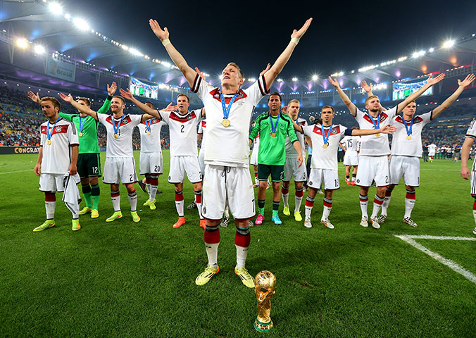 Schweinsteigar's Final: Germany players soak up the adulation