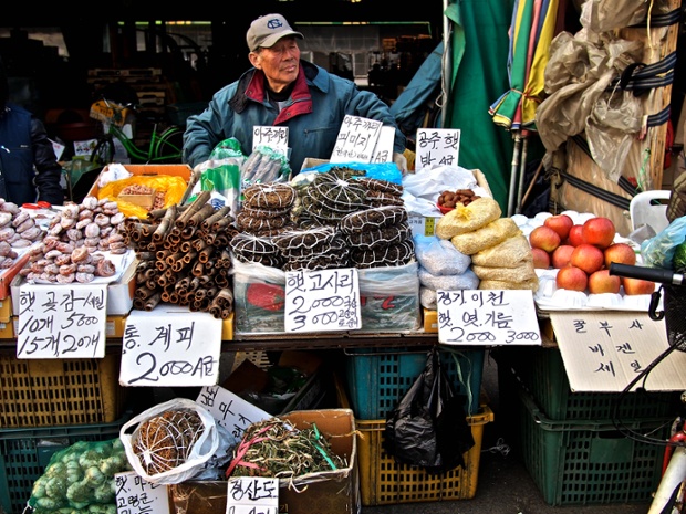 7 Garak Market (Garak Market) – Garak in southeastern Seoul is the country’s largest wholesale market, covering 540,000 sq m and selling a daily average of 7,300 tons of food.