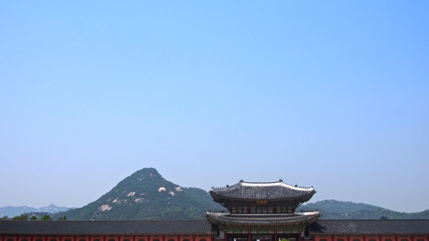 8 Gyeongbokgung (Gyeongbokgung) – Gyeongbok, the Joseon dynasty’s (1392–1897) main palace, was where Hangeul, the Korean script, was developed, and where the Edison Company installed the country’s first electric lights.