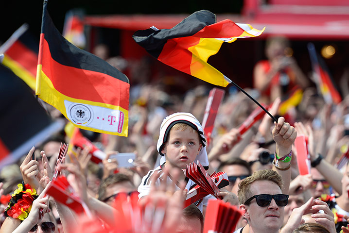 victory parade: A young boy waits for his heroes