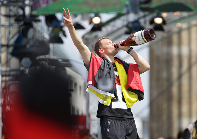 berlin victory parade: Manuel Neuer