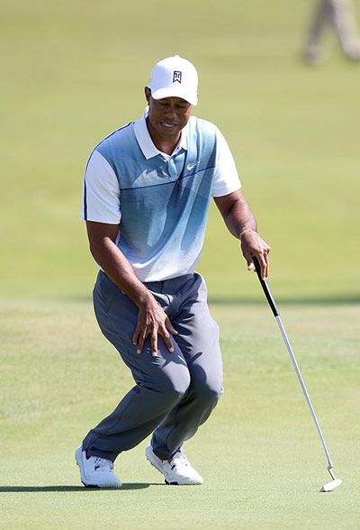 open golf day 1: Tiger Woods reacts to missing a putt