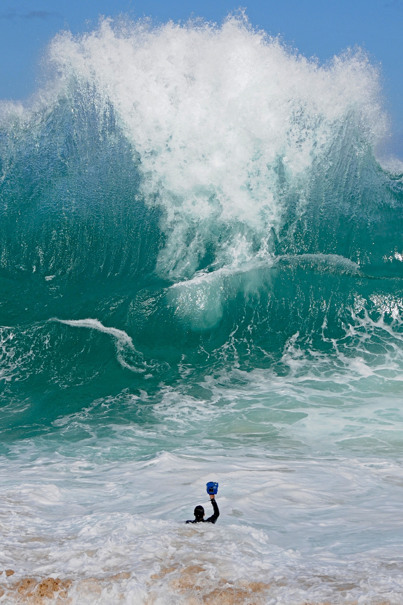 Hawaii's spectacular ocean waves – in pictures | US news | The Guardian