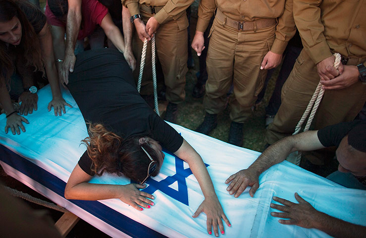 20 photos: a mother mourns an Israeli soldier