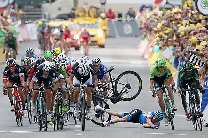 Best TDF 2014: Andrew Talansky of the United States and Garmin-Sharp crashes