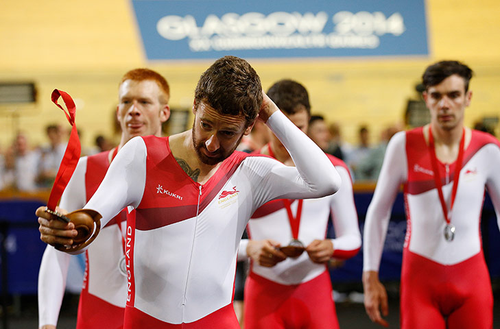 Tom Jenkins day 1: Wiggins removes his medal
