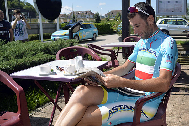 Best TDF 2014: Italy's Vincenzo Nibali reading
