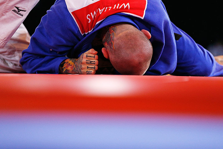 tom jenkins day 2: Danny Williams is in pain 