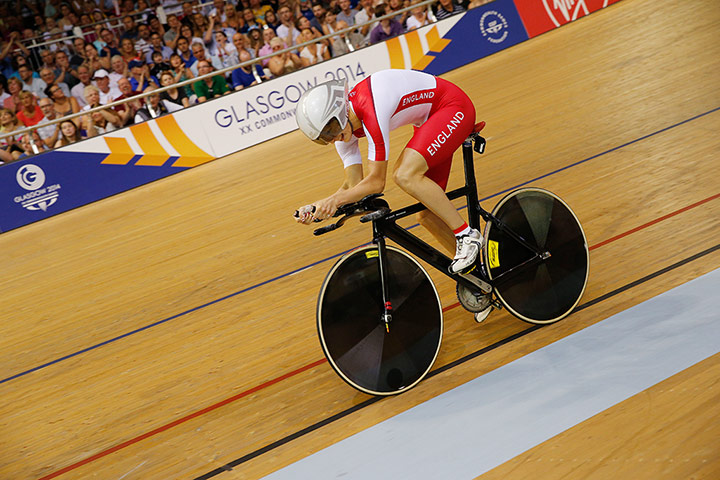 tom jenkins day 2: Joanna Rowsell on her way to victory 