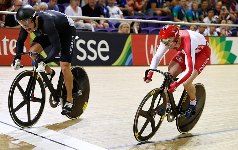 tom jenkins day 2: Sam Webster starts to pull away 