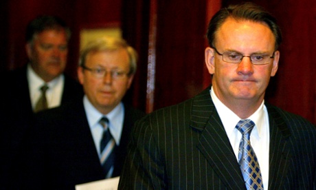 Mark Latham as Labor leader in 2005 with Kim Beazley and Kevin Rudd on his way to deliver his resignation as opposition leader at a press conference.  Reuters/Will Burgess