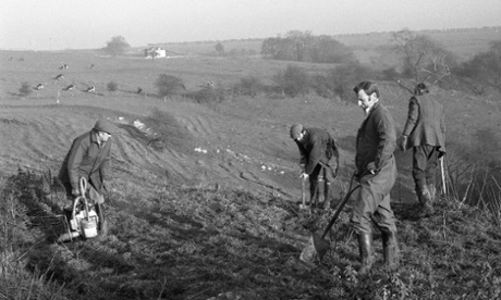 Badger gassing campaign nr Dursley in the Cotswolds, 11 December 1976. Mr Cliff Smith is second from the right. With team of gassing supervisors.
