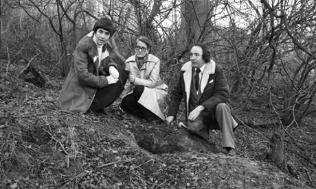 Anti- badger gassing campaign in the Cotswolds. Left to right Mrs Pat Cox, Brian Mrs Marion Treasure (glasses) and Brian Ireland, 11 December 1976.
